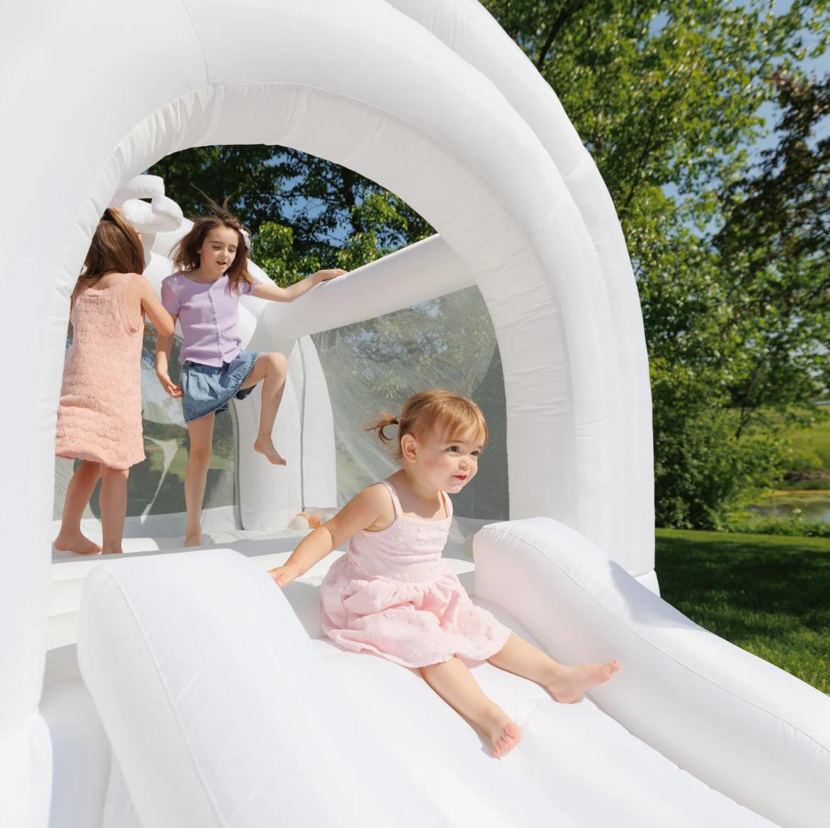 DayDreamer Cloud Bounce House & Ball Pit